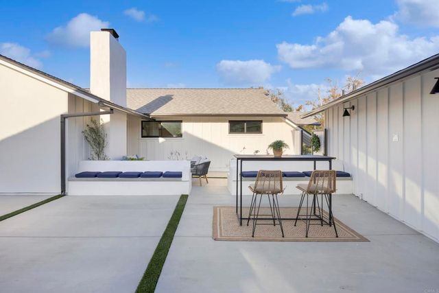 3221 Kempton Drive, Los Alamitos, CA 90720