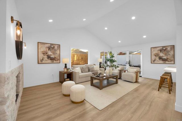 3221 Kempton Drive, Los Alamitos, CA 90720