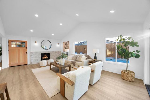 3221 Kempton Drive, Los Alamitos, CA 90720