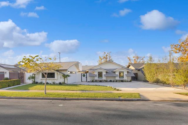 3221 Kempton Drive, Los Alamitos, CA 90720