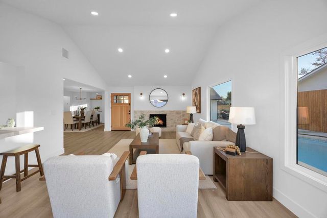 3221 Kempton Drive, Los Alamitos, CA 90720