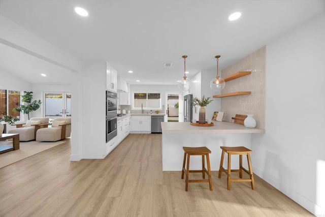 3221 Kempton Drive, Los Alamitos, CA 90720