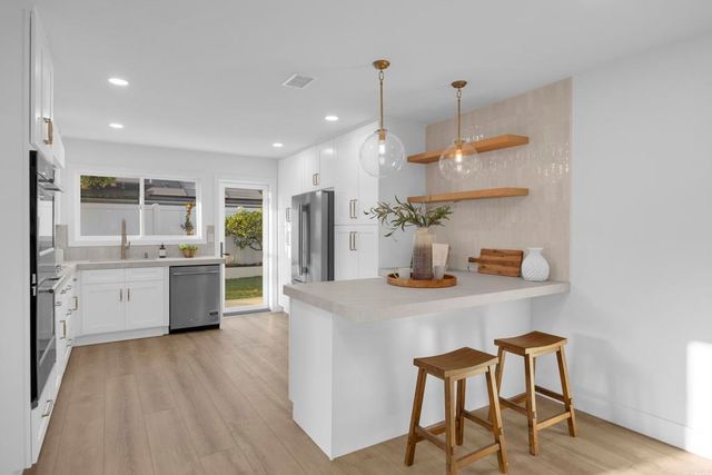3221 Kempton Drive, Los Alamitos, CA 90720