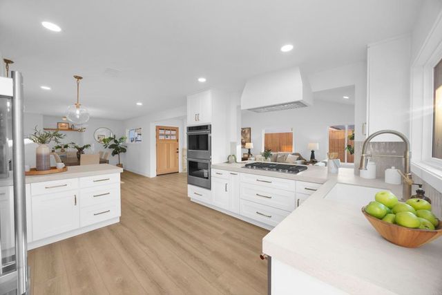3221 Kempton Drive, Los Alamitos, CA 90720
