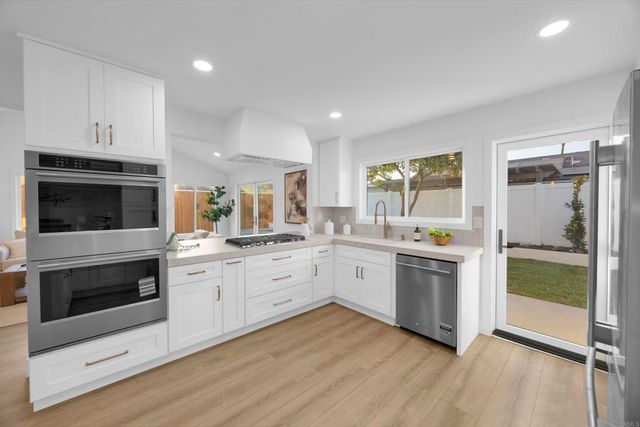 3221 Kempton Drive, Los Alamitos, CA 90720