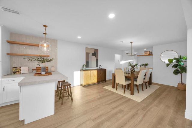 3221 Kempton Drive, Los Alamitos, CA 90720