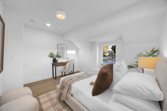 3221 Kempton Drive, Los Alamitos, CA 90720