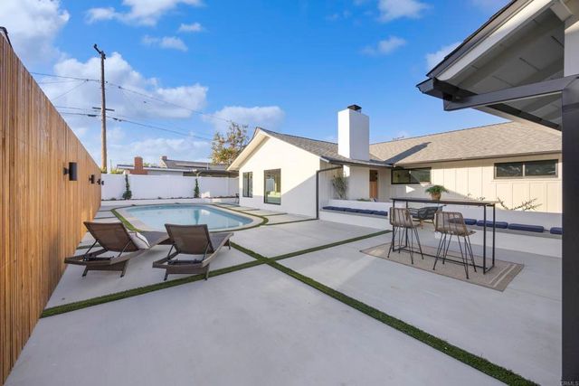 3221 Kempton Drive, Los Alamitos, CA 90720