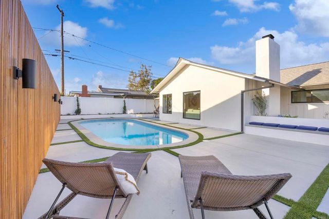 3221 Kempton Drive, Los Alamitos, CA 90720