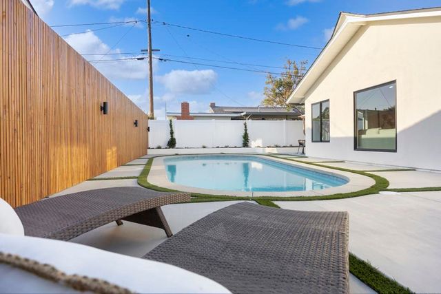 3221 Kempton Drive, Los Alamitos, CA 90720