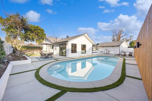 3221 Kempton Drive, Los Alamitos, CA 90720