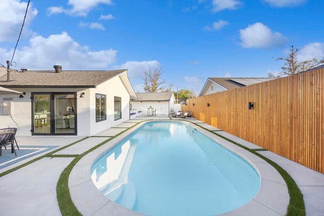 3221 Kempton Drive, Los Alamitos, CA 90720