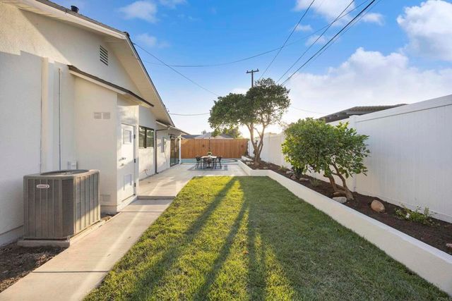 3221 Kempton Drive, Los Alamitos, CA 90720