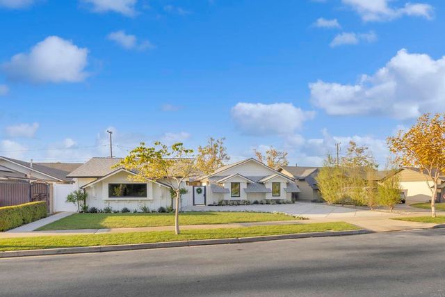 3221 Kempton Drive, Los Alamitos, CA 90720