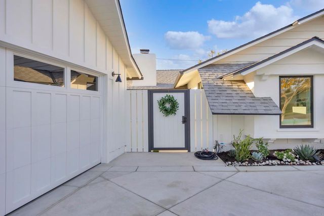 3221 Kempton Drive, Los Alamitos, CA 90720