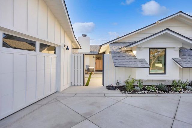 3221 Kempton Drive, Los Alamitos, CA 90720