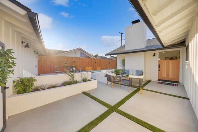 3221 Kempton Drive, Los Alamitos, CA 90720