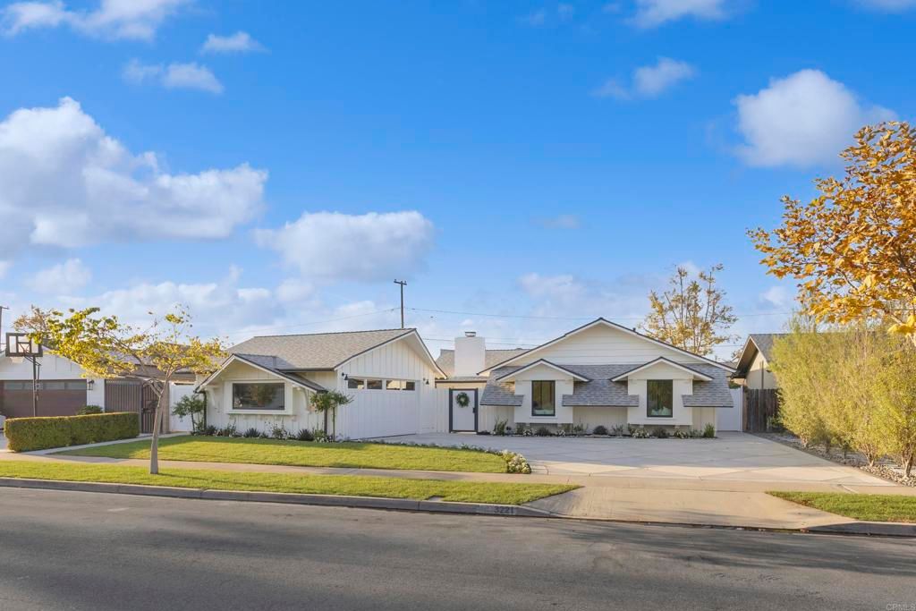 3221 Kempton Drive, Los Alamitos, CA 90720