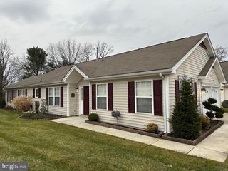 48 MAPLE LEAF CIR, Sewell, NJ 08080