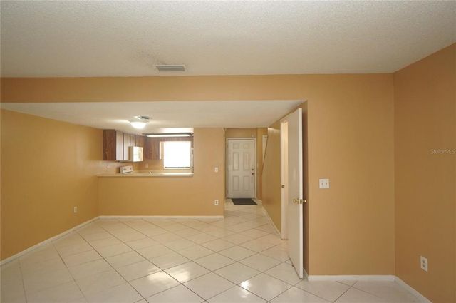 10049 LAKE OAK CIRCLE, Tampa, FL 33624
