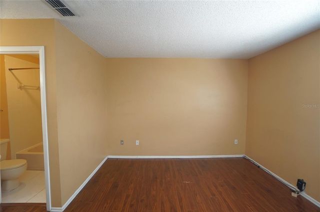 10049 LAKE OAK CIRCLE, Tampa, FL 33624