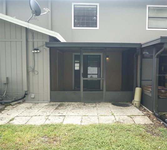 10049 LAKE OAK CIRCLE, Tampa, FL 33624