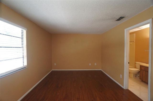 10049 LAKE OAK CIRCLE, Tampa, FL 33624