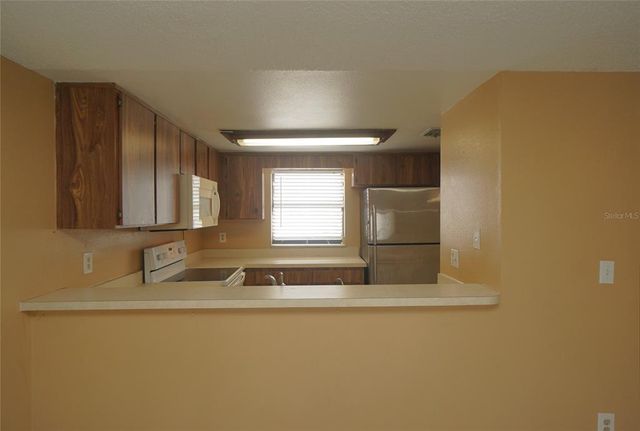10049 LAKE OAK CIRCLE, Tampa, FL 33624