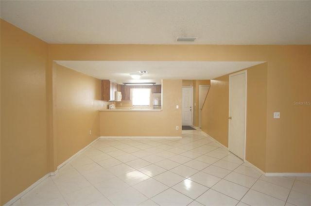 10049 LAKE OAK CIRCLE, Tampa, FL 33624