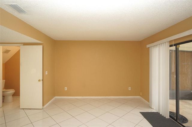 10049 LAKE OAK CIRCLE, Tampa, FL 33624