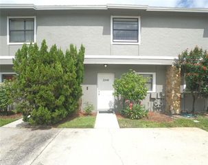 10049 LAKE OAK CIRCLE, Tampa, FL 33624