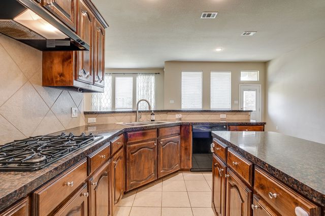 6 Beechcreek Drive, Edgecliff Village, TX 76134