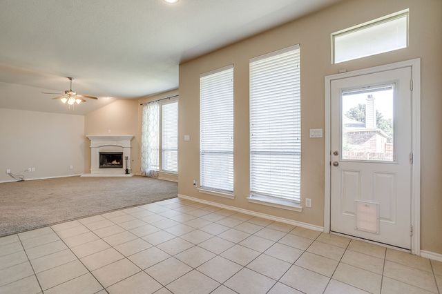 6 Beechcreek Drive, Edgecliff Village, TX 76134