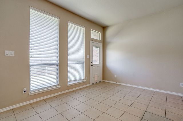 6 Beechcreek Drive, Edgecliff Village, TX 76134