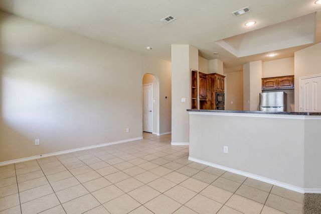 6 Beechcreek Drive, Edgecliff Village, TX 76134