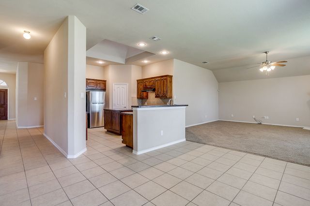 6 Beechcreek Drive, Edgecliff Village, TX 76134