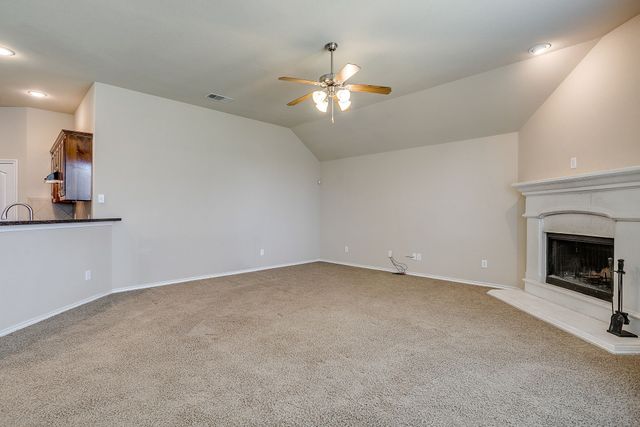 6 Beechcreek Drive, Edgecliff Village, TX 76134