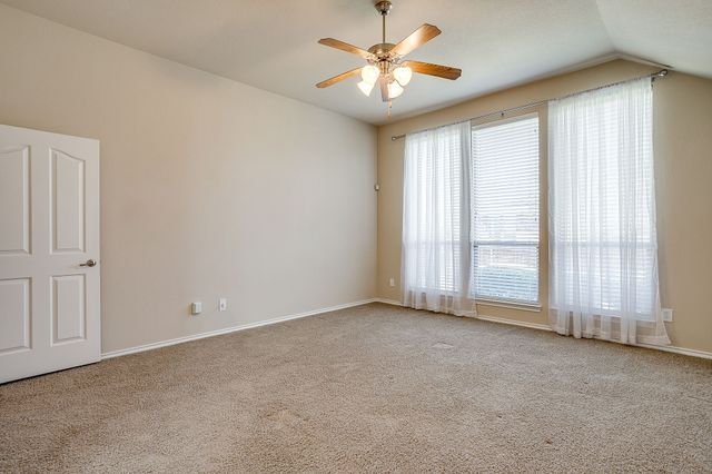 6 Beechcreek Drive, Edgecliff Village, TX 76134