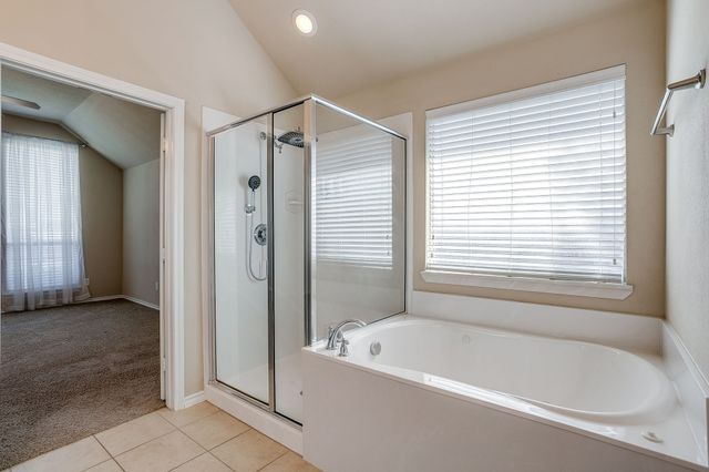 6 Beechcreek Drive, Edgecliff Village, TX 76134