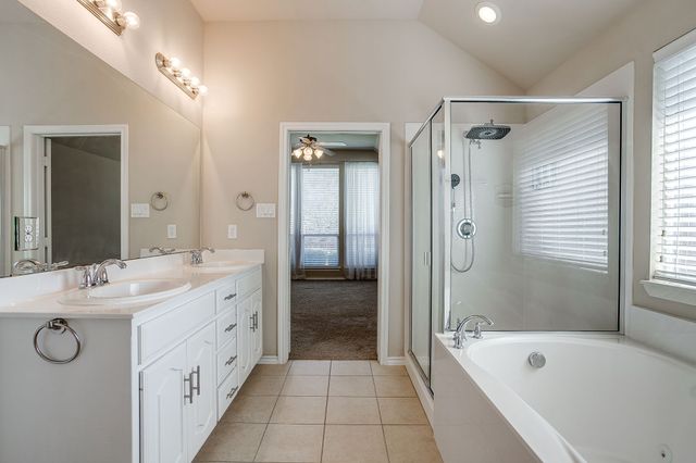 6 Beechcreek Drive, Edgecliff Village, TX 76134