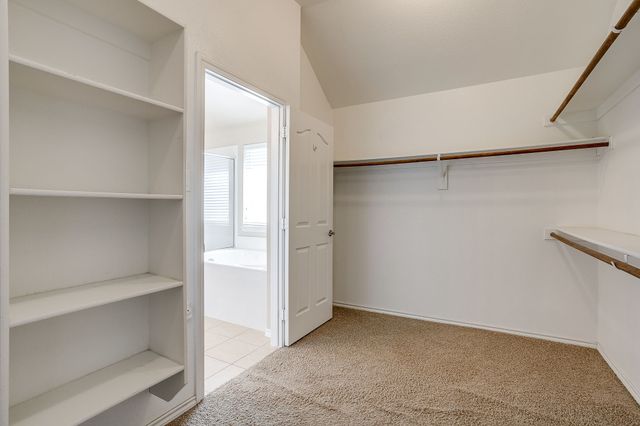 6 Beechcreek Drive, Edgecliff Village, TX 76134