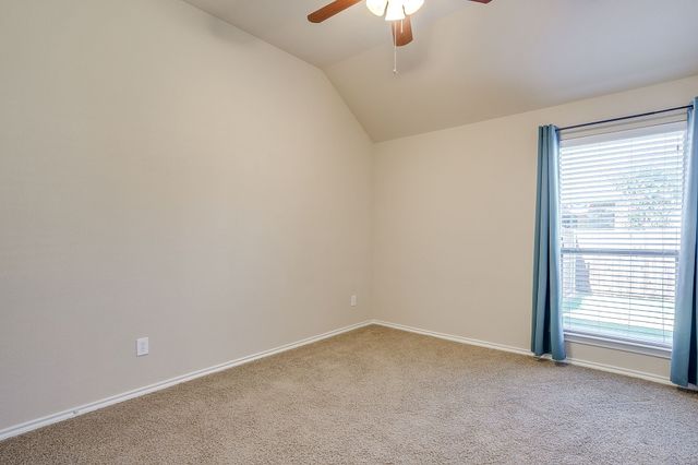 6 Beechcreek Drive, Edgecliff Village, TX 76134