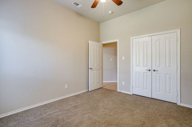 6 Beechcreek Drive, Edgecliff Village, TX 76134