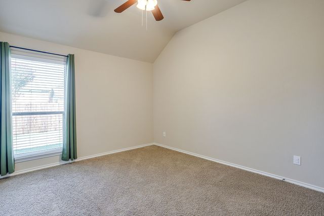 6 Beechcreek Drive, Edgecliff Village, TX 76134