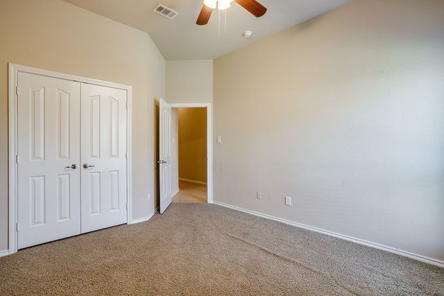6 Beechcreek Drive, Edgecliff Village, TX 76134