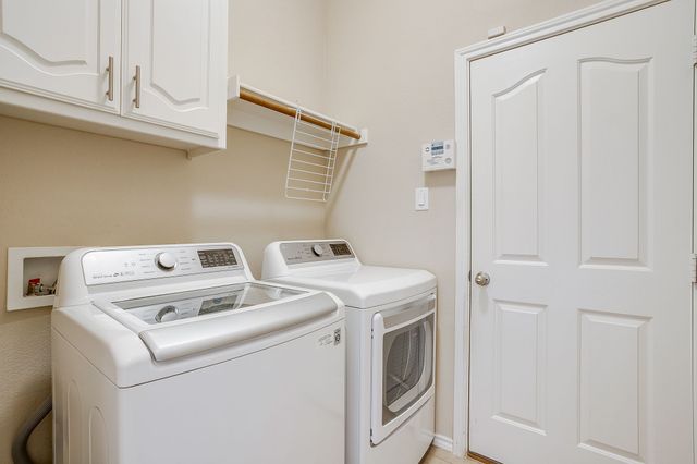6 Beechcreek Drive, Edgecliff Village, TX 76134