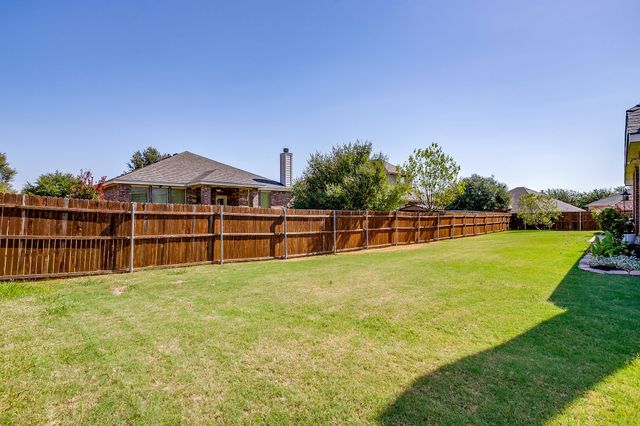 6 Beechcreek Drive, Edgecliff Village, TX 76134
