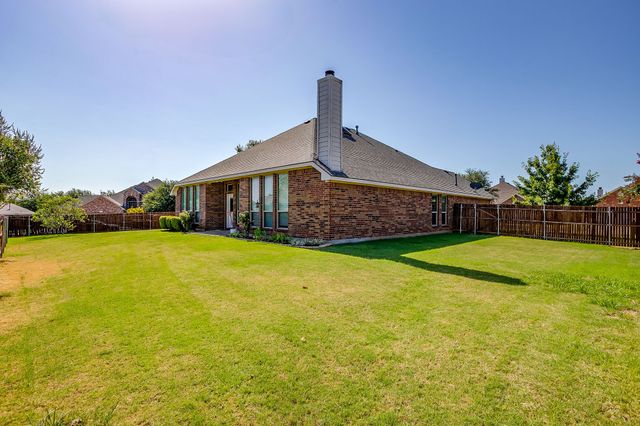 6 Beechcreek Drive, Edgecliff Village, TX 76134