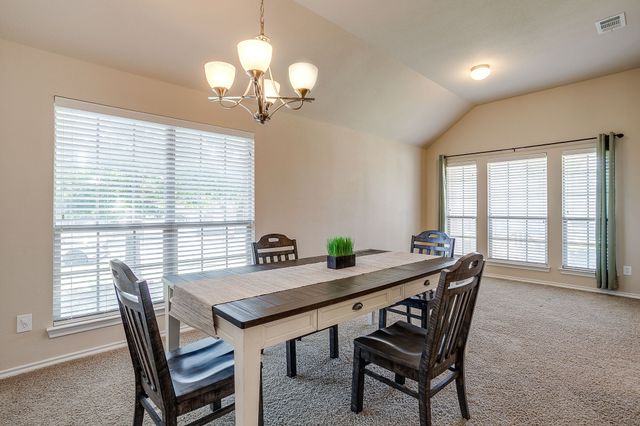 6 Beechcreek Drive, Edgecliff Village, TX 76134