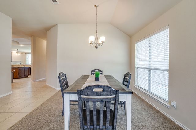6 Beechcreek Drive, Edgecliff Village, TX 76134